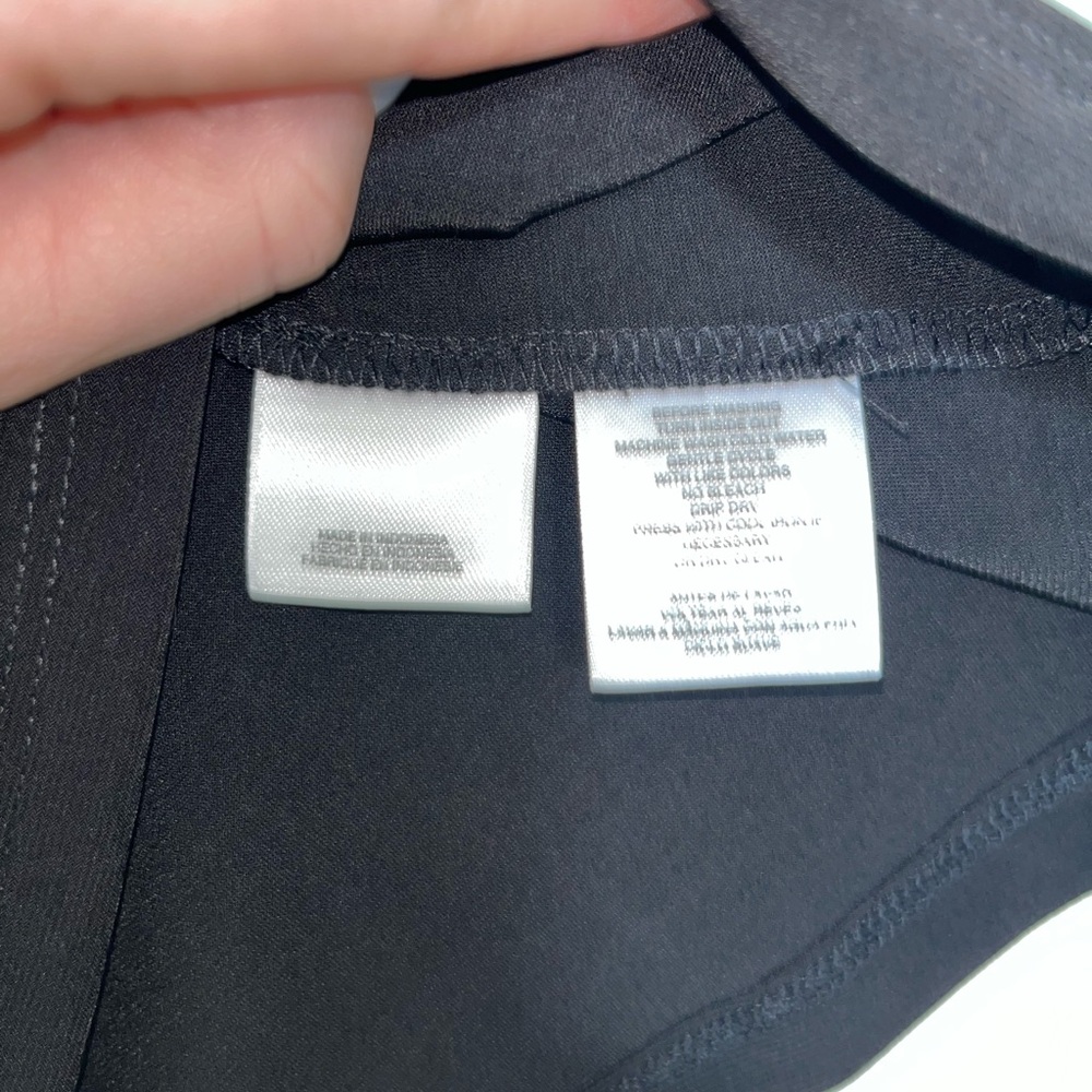 AK sleeveless top - Picture 4 of 4